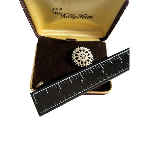 Vintage Kelly-Waters Pewter Snowflake Pin Brooch Original Box 1 Inches Diameter - Picture 1 of 4